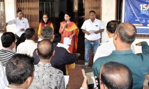 संविधान दिवस पर कलेक्टर ने अधिकारी-कर्मचारियों को कराया भारतीय संविधान के प्रस्तावना का वाचन
