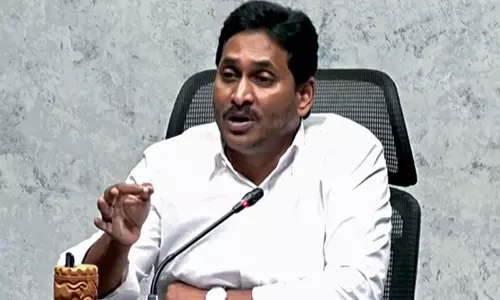 YSRCP ने आंध्र सरकार पर संविधान उल्लंघन का लगाया आरोप YSRCP ने आंध्र सरकार पर संविधान उल्लंघन का लगाया आरोप