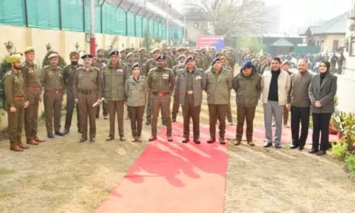 संविधान दिवस: श्रीनगर पुलिस ने दोहराया न्याय, स्वतंत्रता व समानता का संकल्प