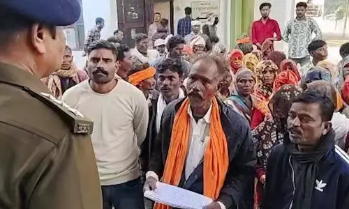 अजमेर पुलिस ने संदिग्ध गतिविधियों को लेकर बड़े पैमाने पर जांच और सुरक्षा बढ़ाई अजमेर पुलिस ने संदिग्ध गतिविधियों को लेकर बड़े पैमाने पर जांच और सुरक्षा बढ़ाई