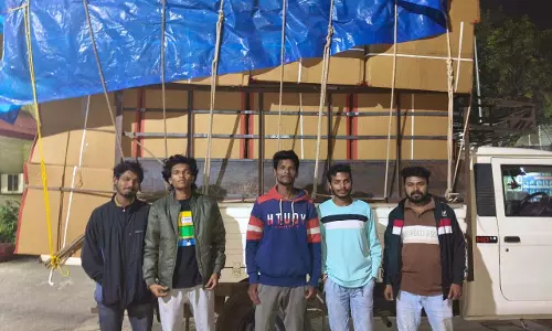 प्रतिबंधित सिंगल यूज प्लास्टिक से भरा वाहन पकड़ा, 48 बॉक्स जब्त