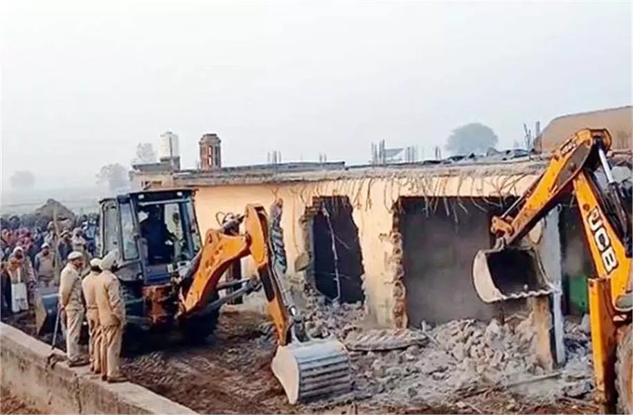 Punjab: पुलिस का Action, ध्वस्त हुआ बॉर्डर पार से तस्करी करने वाले नशा तस्कर का अवैध किला Punjab: पुलिस का Action, ध्वस्त हुआ बॉर्डर पार से तस्करी करने वाले नशा तस्कर का अवैध किला