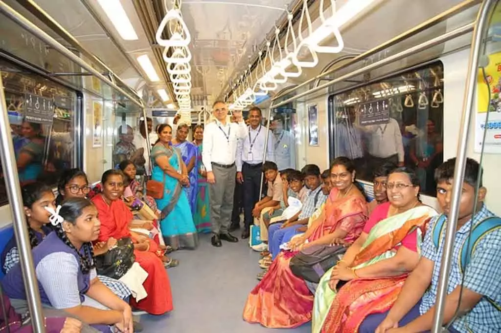 Tamil Nadu: मेट्रो ट्रेन से यात्रा करने वाले विशेष बच्चे Tamil Nadu: मेट्रो ट्रेन से यात्रा करने वाले विशेष बच्चे