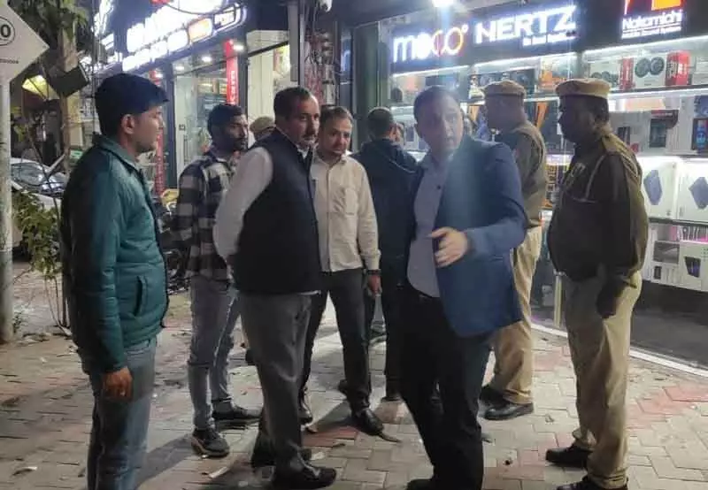 रोहतक में कूड़ा फेंकने वालों पर MC ने सख्ती की रोहतक में कूड़ा फेंकने वालों पर MC ने सख्ती की