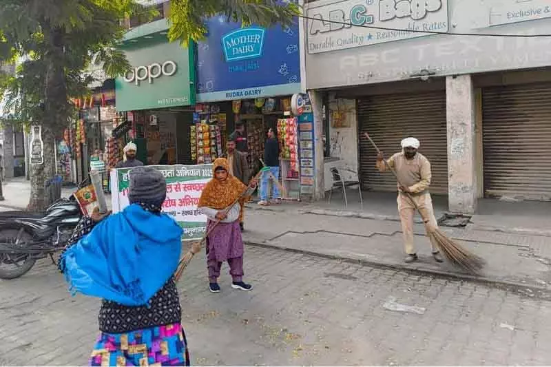 यमुनानगर और जगाधरी में विशेष सफाई अभियान चलाया गया यमुनानगर और जगाधरी में विशेष सफाई अभियान चलाया गया