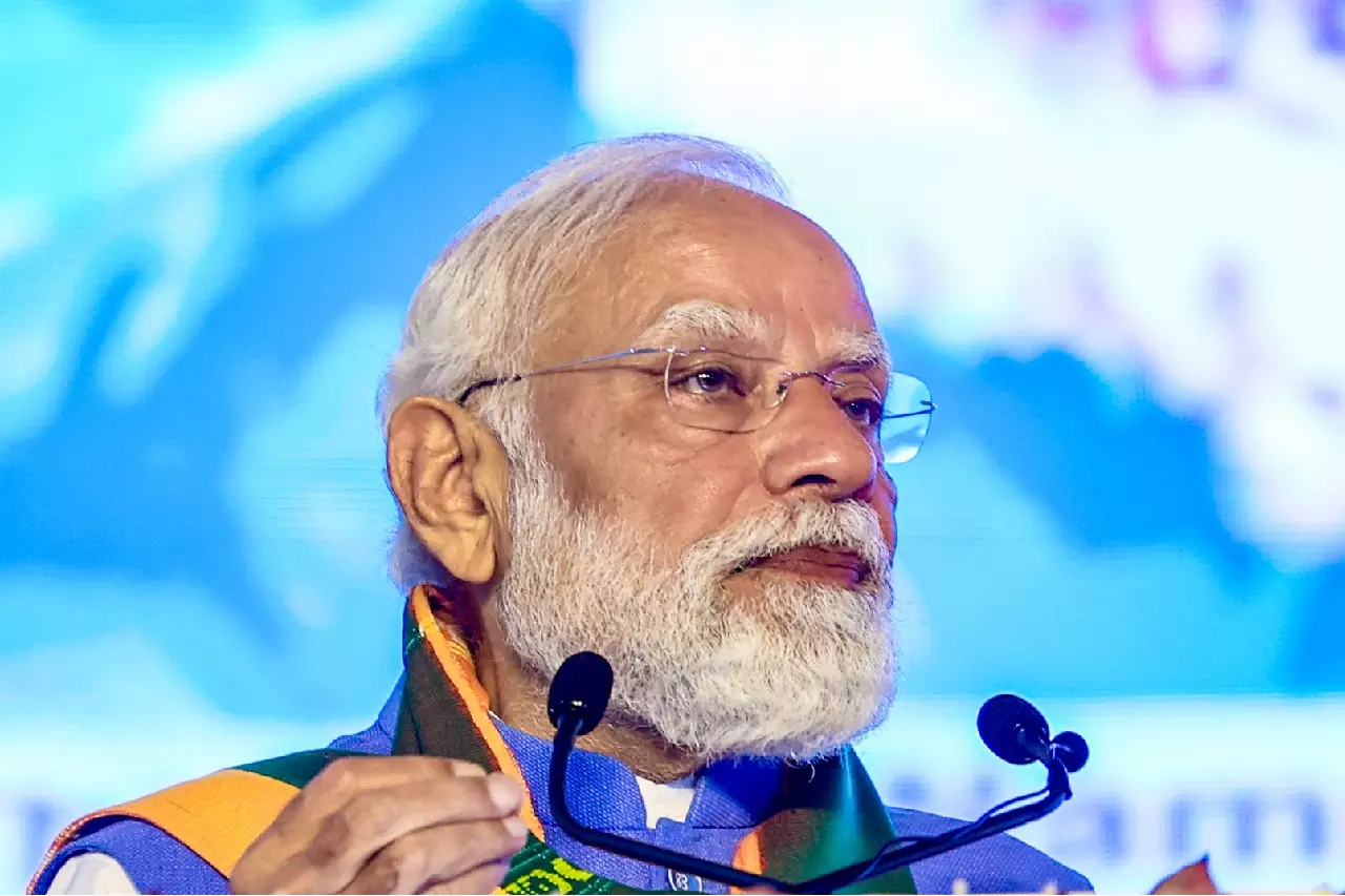 Constitution Day: राष्ट्र निर्माण में संविधान की भूमिका पर PM का वक्तव्य Constitution Day: राष्ट्र निर्माण में संविधान की भूमिका पर PM का वक्तव्य