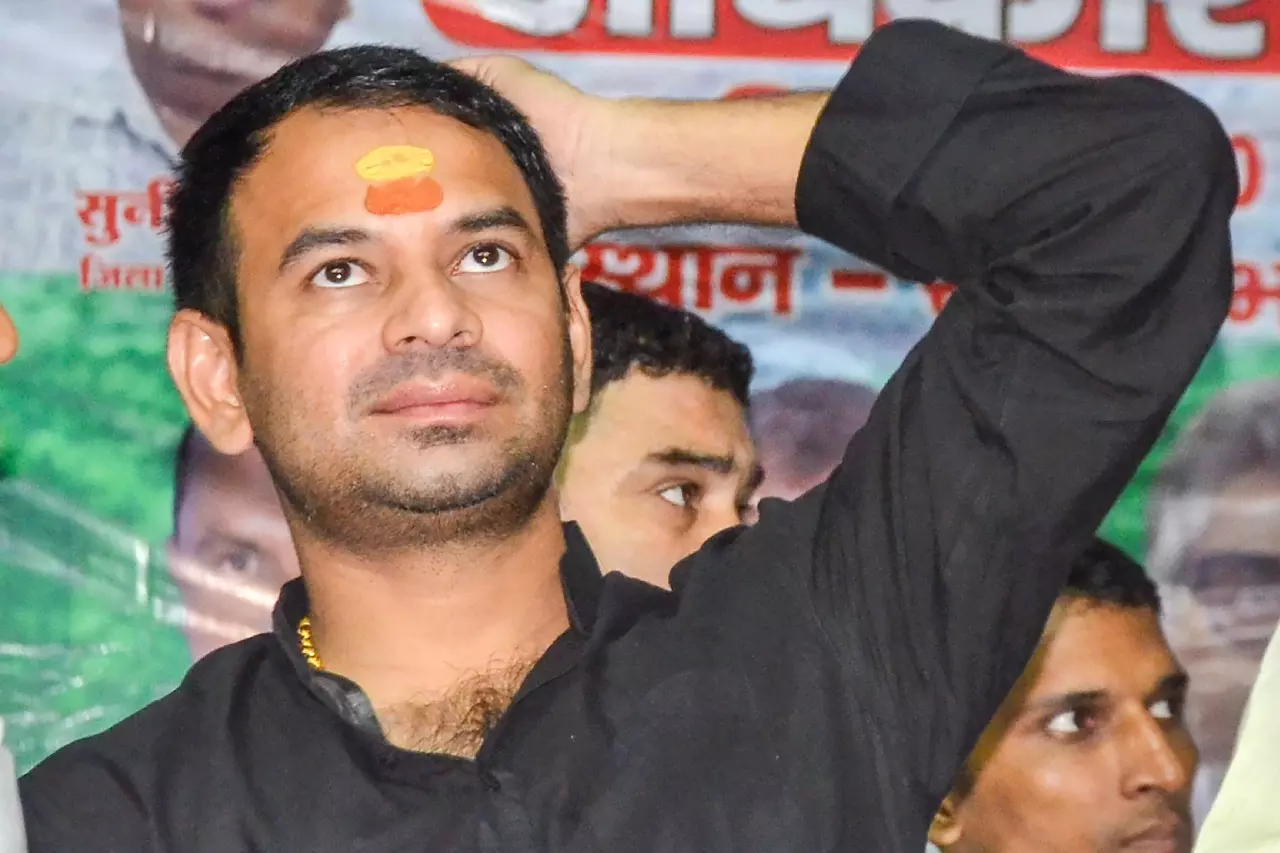 Bihar सरकार ने तेज प्रताप यादव से स्ट्रैंड रोड बंगला खाली करने को कहा Bihar सरकार ने तेज प्रताप यादव से स्ट्रैंड रोड बंगला खाली करने को कहा