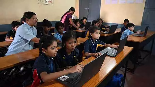 Karnataka : राज्य सरकार पहली क्लास से कंप्यूटर एजुकेशन शुरू करने जा रही है Karnataka : राज्य सरकार पहली क्लास से कंप्यूटर एजुकेशन शुरू करने जा रही है