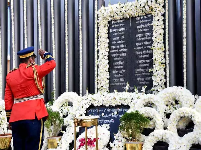 French के राजदूत ने 26/11 पीड़ितों को श्रद्धांजलि दी, आतंकवाद की कड़ी निंदा की French के राजदूत ने 26/11 पीड़ितों को श्रद्धांजलि दी, आतंकवाद की कड़ी निंदा की