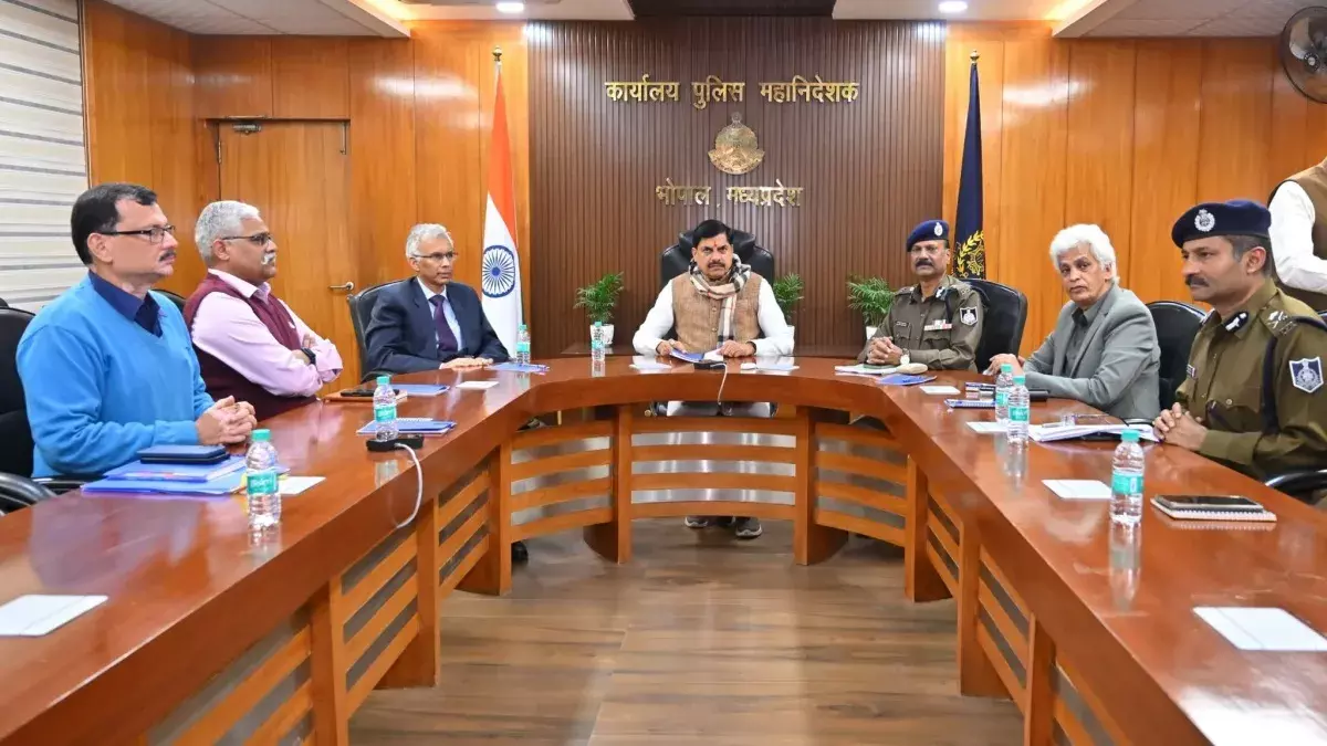 Bhopal: 6 साल की बच्ची से दुष्कर्म के मामले में प्रदर्शन जारी, एसपी को हटाया Bhopal: 6 साल की बच्ची से दुष्कर्म के मामले में प्रदर्शन जारी, एसपी को हटाया