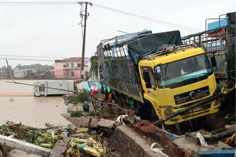 Hanoi: वियतनाम में बाढ़ से मरने वालों की संख्या बढ़कर 98 हुई Hanoi: वियतनाम में बाढ़ से मरने वालों की संख्या बढ़कर 98 हुई