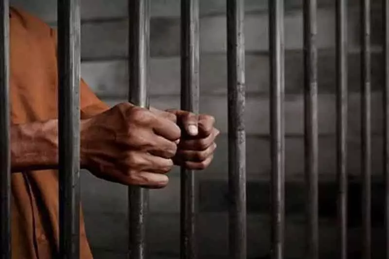 Pulwama पुलिस ने ड्रग तस्कर को गिरफ्तार किया; 16.5 kg प्रतिबंधित पदार्थ बरामद Pulwama पुलिस ने ड्रग तस्कर को गिरफ्तार किया; 16.5 kg प्रतिबंधित पदार्थ बरामद