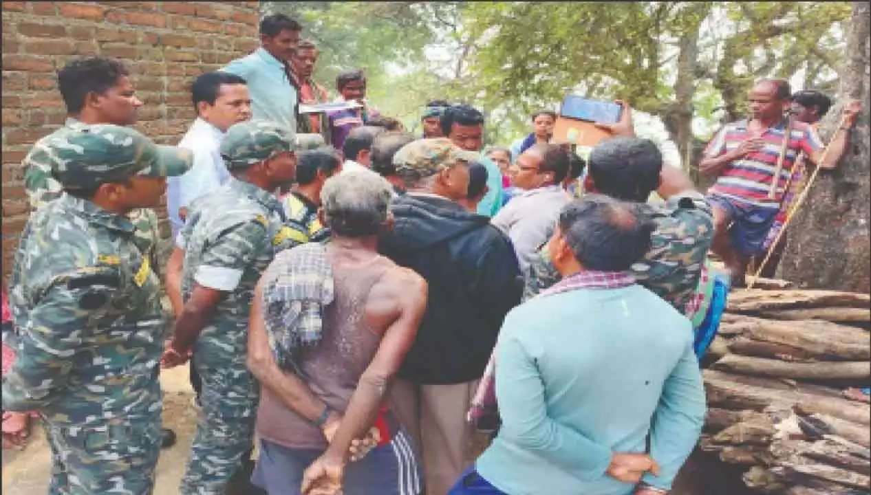 Odisha : AP टीम के कोटिया में घुसने से बॉर्डर पर तनाव बढ़ा Odisha : AP टीम के कोटिया में घुसने से बॉर्डर पर तनाव बढ़ा