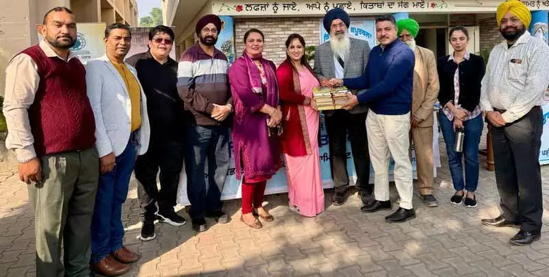 Jalandhar: जिला भाषा कार्यालय ने पंजाबी महीने के उपलक्ष्य में पुस्तक दान अभियान का आयोजन किया Jalandhar: जिला भाषा कार्यालय ने पंजाबी महीने के उपलक्ष्य में पुस्तक दान अभियान का आयोजन किया