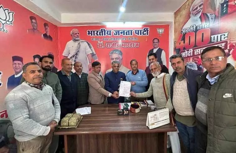 पौंग बांध विस्थापितों ने राजस्थान में पुनर्वास के लिए Kangra के सांसद से मदद मांगी पौंग बांध विस्थापितों ने राजस्थान में पुनर्वास के लिए Kangra के सांसद से मदद मांगी