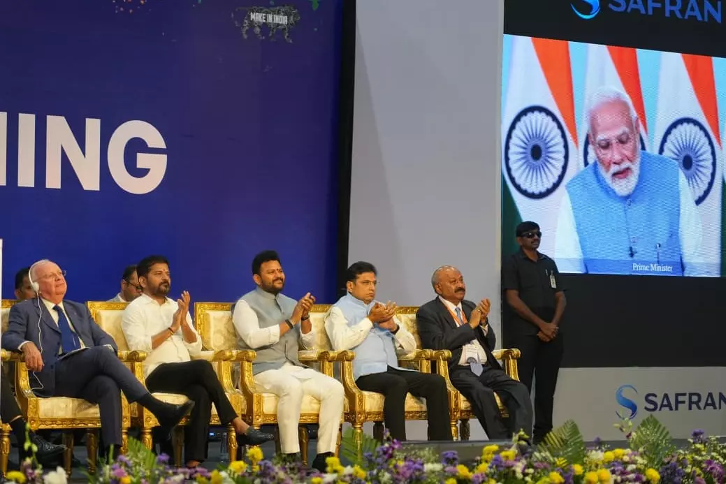 बेंगलुरु-हैदराबाद कॉरिडोर प्रस्ताव, रेवंत रेड्डी ने PM मोदी को किया अनुरोध बेंगलुरु-हैदराबाद कॉरिडोर प्रस्ताव, रेवंत रेड्डी ने PM मोदी को किया अनुरोध