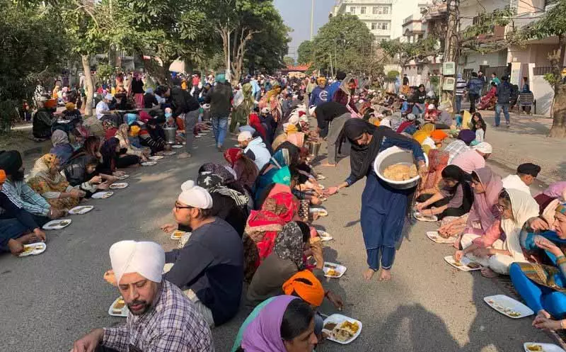 हिंद की चादर याद की गई, भक्तों से Guru के बताए रास्ते पर चलने की अपील की गई हिंद की चादर याद की गई, भक्तों से Guru के बताए रास्ते पर चलने की अपील की गई