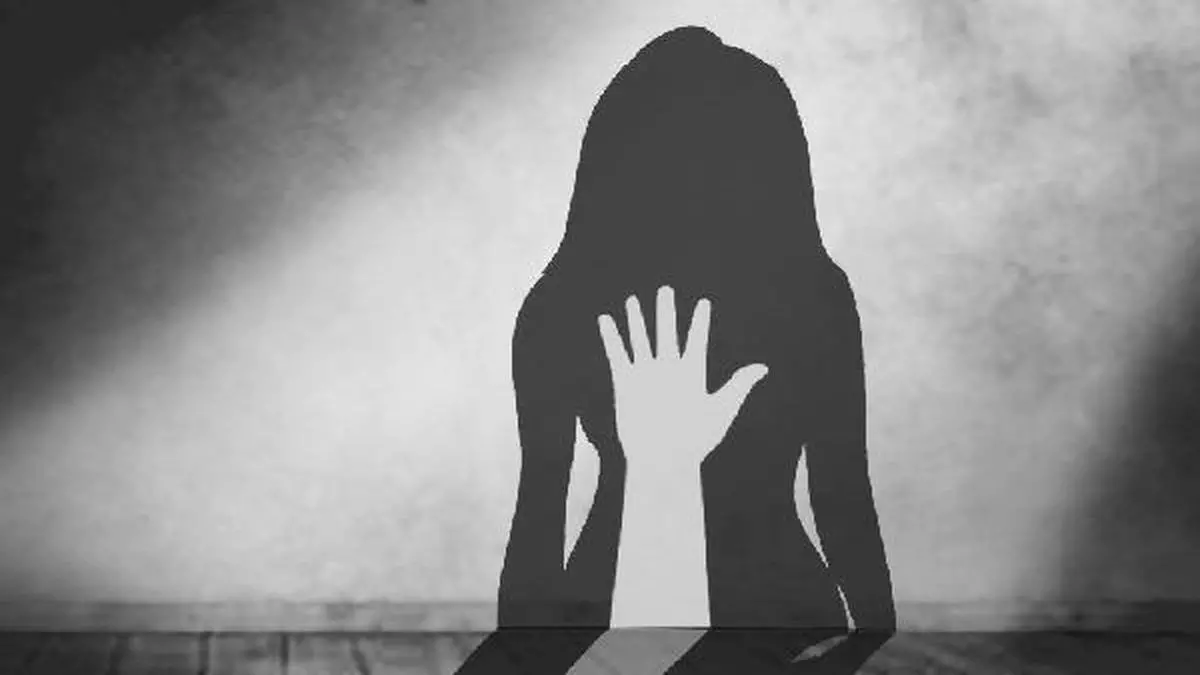Gauharganj: मासूम से दुष्कर्म, रायसेन में आरोपी मोबाइल बंद कर भागा Gauharganj: मासूम से दुष्कर्म, रायसेन में आरोपी मोबाइल बंद कर भागा