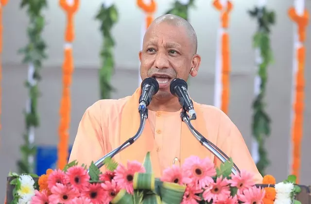 Lucknow: हमारा संविधान भारत की एकता का आधार है: मुख्यमंत्री योगी Lucknow: हमारा संविधान भारत की एकता का आधार है: मुख्यमंत्री योगी