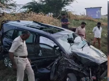 Kalaburagi में सड़क दुर्घटना में आईएएस अधिकारी समेत दो अन्य की मौत Kalaburagi में सड़क दुर्घटना में आईएएस अधिकारी समेत दो अन्य की मौत