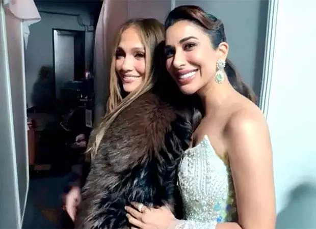 सोफी चौधरी ने उदयपुर में एक अरबपति की शादी में अपनी आइडल Jennifer Lopez से मुलाकात की सोफी चौधरी ने उदयपुर में एक अरबपति की शादी में अपनी आइडल Jennifer Lopez से मुलाकात की