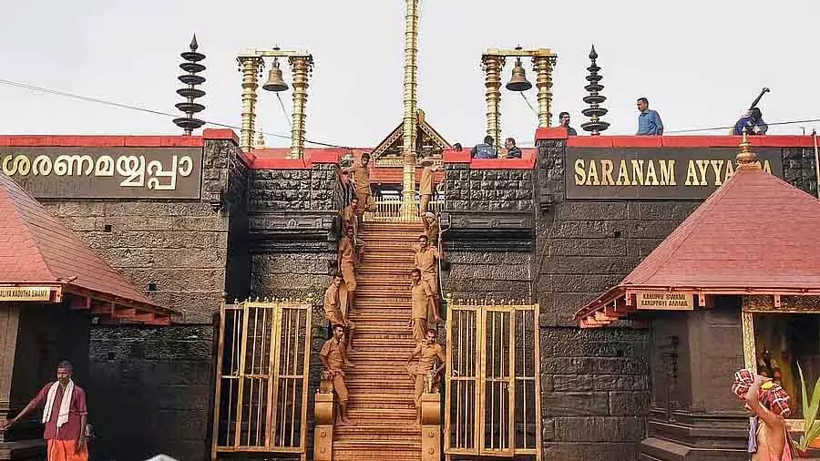 सबरीमाला सोना गायब होने का मामला: चोरी के आरोप में यूट्यूबर पर केस दर्ज सबरीमाला सोना गायब होने का मामला: चोरी के आरोप में यूट्यूबर पर केस दर्ज