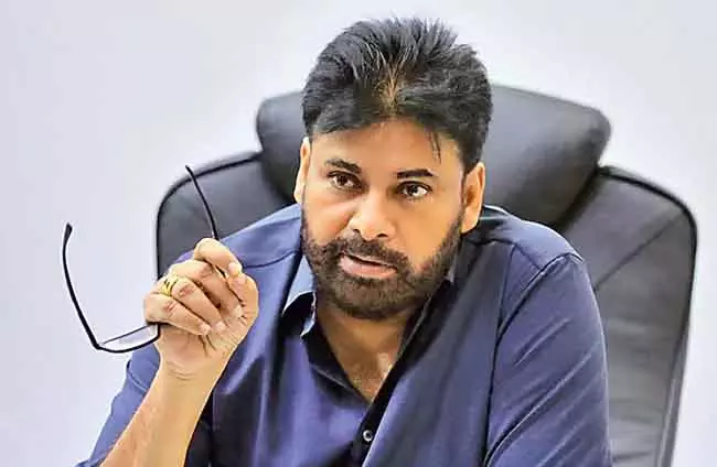 गांव के सेक्रेटेरिएट के कामकाज और स्ट्रक्चर पर पूरी स्टडी करने का आदेश दिया है: Pawan Kalyan गांव के सेक्रेटेरिएट के कामकाज और स्ट्रक्चर पर पूरी स्टडी करने का आदेश दिया है: Pawan Kalyan