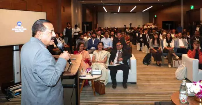 Dr. Jitendra ने मुंबई इंडस्ट्री को संबोधित किया, प्राइवेट सेक्टर के लिए 1 लाख करोड़ रुपये की बात दोहराई Dr. Jitendra ने मुंबई इंडस्ट्री को संबोधित किया, प्राइवेट सेक्टर के लिए 1 लाख करोड़ रुपये की बात दोहराई