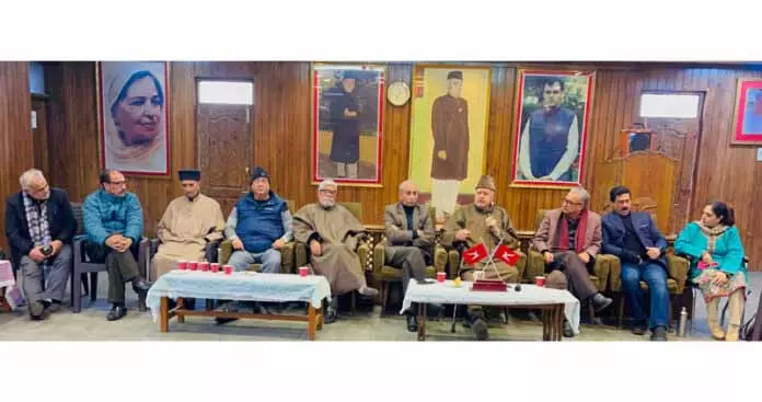 Dr. Farooq Abdullah ने पार्टी गतिविधियों की समीक्षा की Dr. Farooq Abdullah ने पार्टी गतिविधियों की समीक्षा की