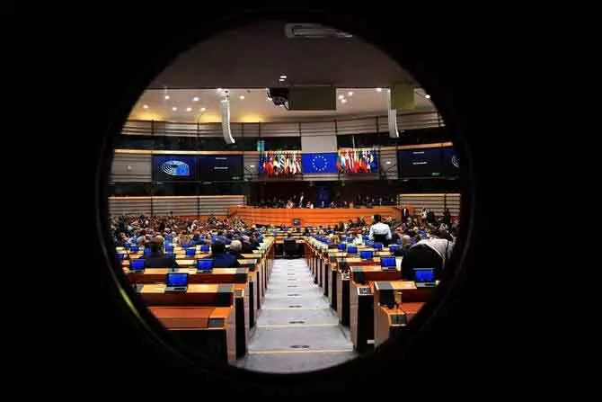 EU में बच्चों के लिए सोशल मीडिया आयु सीमा की मांग तेज़ EU में बच्चों के लिए सोशल मीडिया आयु सीमा की मांग तेज़