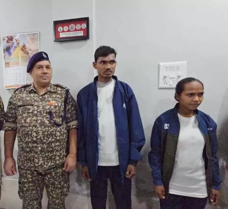 CG BREAKING: 20 लाख के इनामी नक्सली दंपती ने किया आत्मसमर्पण CG BREAKING: 20 लाख के इनामी नक्सली दंपती ने किया आत्मसमर्पण