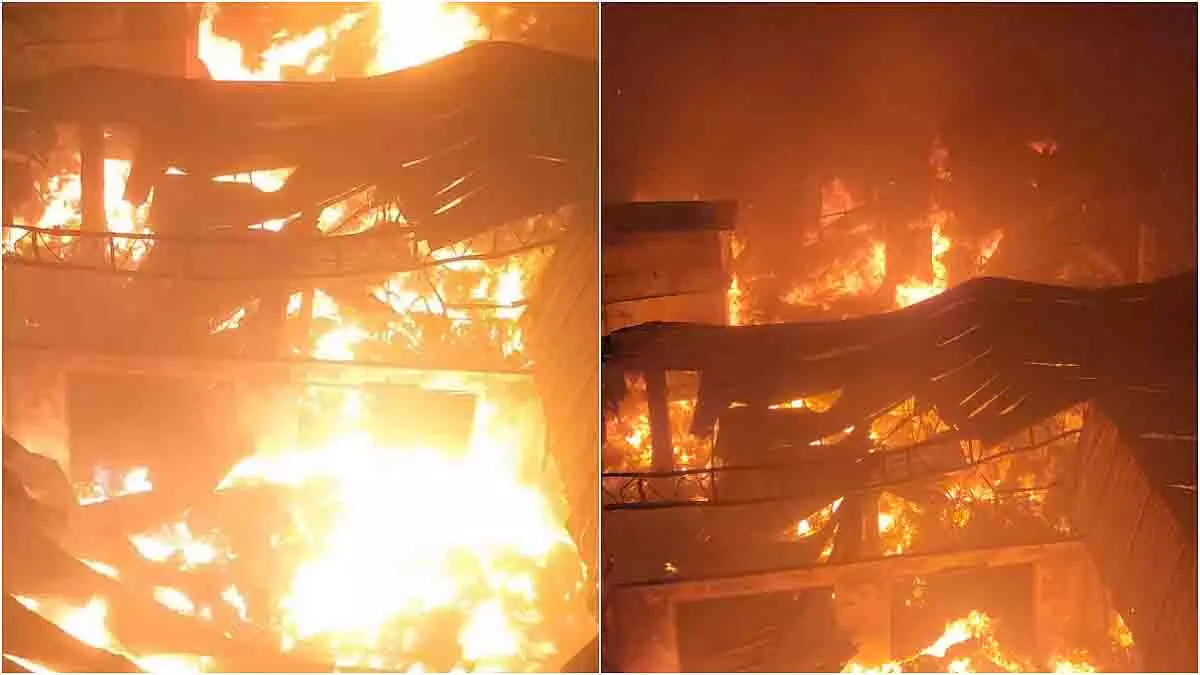 Bhiwandi: राजलक्ष्मी कंपाउंड में भीषण आग से 10 गारमेंट गोदाम जलकर खाक Bhiwandi: राजलक्ष्मी कंपाउंड में भीषण आग से 10 गारमेंट गोदाम जलकर खाक