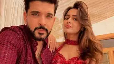 Tejasswi Prakash और करण कुंद्रा बिग बॉस के बाद लाफ्टर शेफ्स शो में साथ Tejasswi Prakash और करण कुंद्रा बिग बॉस के बाद लाफ्टर शेफ्स शो में साथ