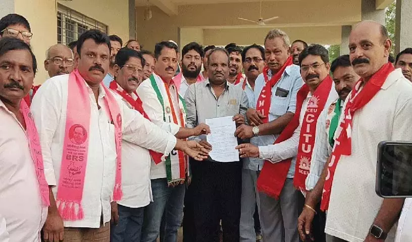 four labor code रद्द करने की मांग को लेकर जीएम ऑफिस का घेराव four labor code रद्द करने की मांग को लेकर जीएम ऑफिस का घेराव