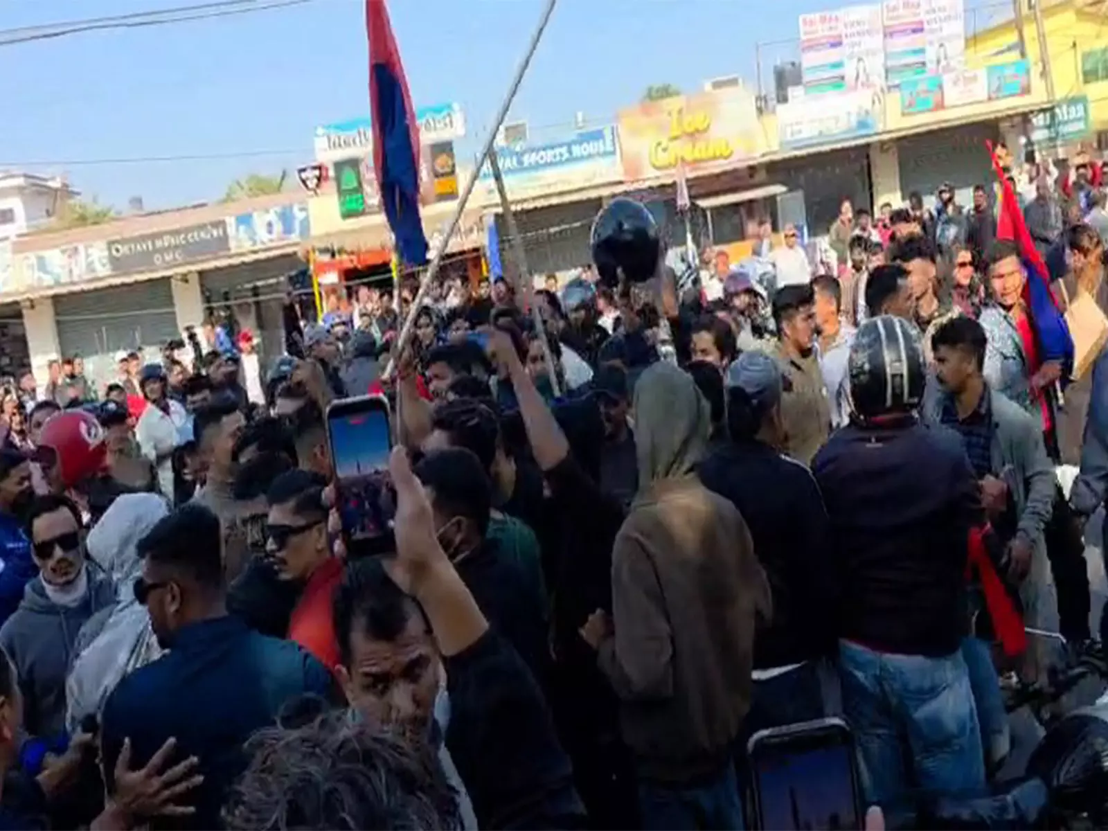 धनगढ़ी में जेन-जेड और UML कार्यकर्ताओं में झड़प, एक हफ्ते में दूसरी हिंसक घटना धनगढ़ी में जेन-जेड और UML कार्यकर्ताओं में झड़प, एक हफ्ते में दूसरी हिंसक घटना