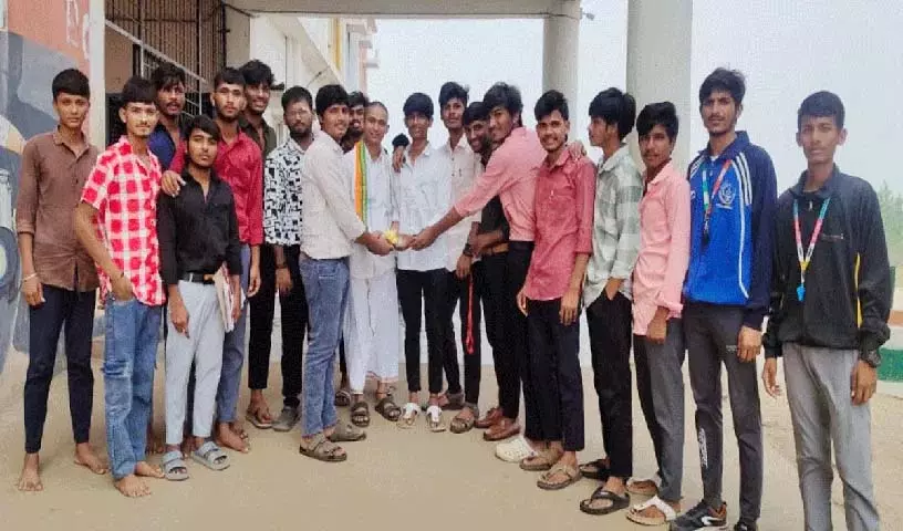 Peddavoora ट्राइबल गुरुकुल स्कूल में सेल्फ-गवर्नमेंट डे सेलिब्रेशन Peddavoora ट्राइबल गुरुकुल स्कूल में सेल्फ-गवर्नमेंट डे सेलिब्रेशन