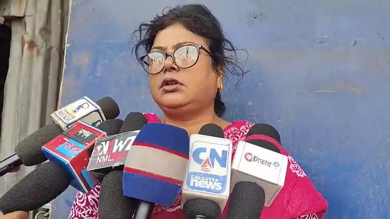 उलुबेरिया में गायघाटा की सुपर्णा की Name Mapping से वोटर लिस्ट में चिंता बढ़ी उलुबेरिया में गायघाटा की सुपर्णा की Name Mapping से वोटर लिस्ट में चिंता बढ़ी