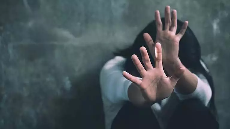 आठवीं क्लास की स्टूडेंट के साथ gang-raped, दूसरे स्टूडेंट पर न्यूड वीडियो बनाने का आरोप आठवीं क्लास की स्टूडेंट के साथ gang-raped, दूसरे स्टूडेंट पर न्यूड वीडियो बनाने का आरोप