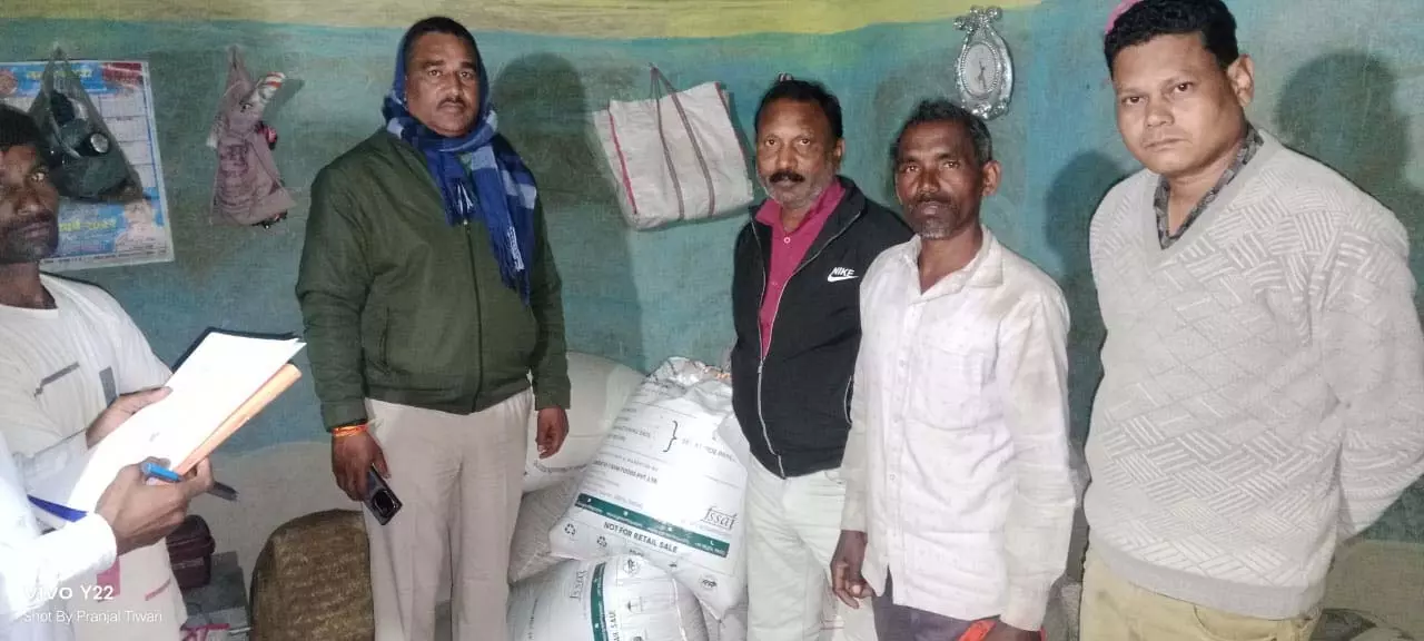 अवैध धान भंडारण पर बड़ी कार्रवाई, 18 बोरी धान जब्त अवैध धान भंडारण पर बड़ी कार्रवाई, 18 बोरी धान जब्त