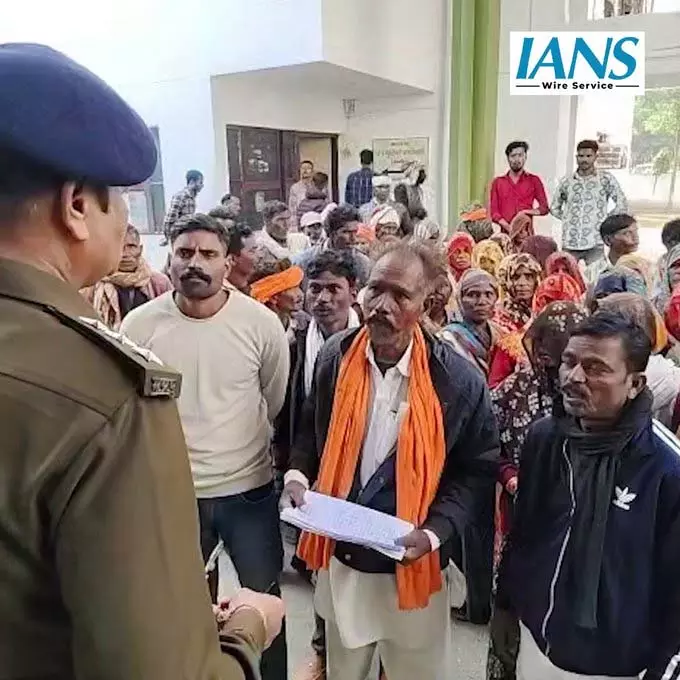 ग्वालियर में साहारिया आदिवासी परिवारों के झोपड़ियाँ जलाने का आरोप, ग्वालियर में साहारिया आदिवासी परिवारों के झोपड़ियाँ जलाने का आरोप,