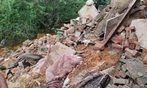 Dholpur: मकान की छत गिरी, बाल-बाल बचा परिवार Dholpur: मकान की छत गिरी, बाल-बाल बचा परिवार