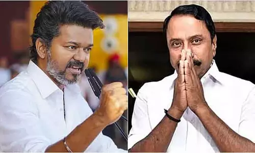 MLA पद से इस्तीफा देने के बाद सेंगोट्टैयन ने विजय से मुलाकात की