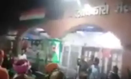 कलेक्ट्रेट परिसर का VIDEO, किसानों का अनोखा प्रदर्शन चर्चा में