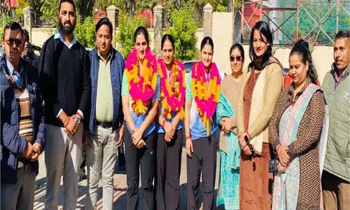 Kangra: गग्गल एयरपोर्ट पर महिला कबड्डी विश्व कप विजेता टीम का जोरदार स्वागत