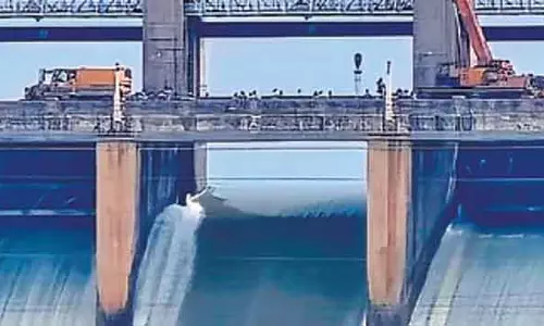 Tungabhadra बांध की मरम्मत के बहाने दूसरी फसल के लिए पानी न देकर किसानों के साथ अन्याय Tungabhadra बांध की मरम्मत के बहाने दूसरी फसल के लिए पानी न देकर किसानों के साथ अन्याय
