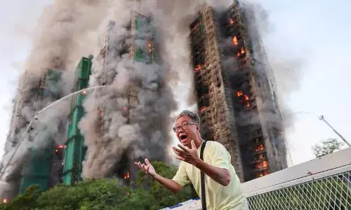 Hong Kong आग में 44 की मौत, 3 गिरफ्तार, सैकड़ों लापता