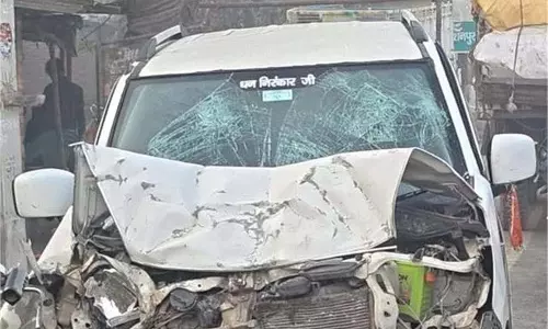 Bihar: बारात से लौट रही कार की ट्रॉली के साथ भिंड़त, 1 की मौत Bihar: बारात से लौट रही कार की ट्रॉली के साथ भिंड़त, 1 की मौत