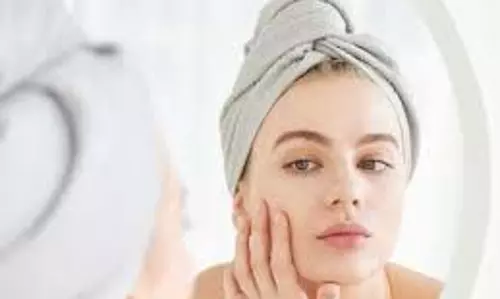 Skin Care: सर्दियों में बेजान और रूखी नहीं होगी त्वचा, अभी से फॉलो करें ये 5 स्टेप का स्किन केयर रूटीन Skin Care: सर्दियों में बेजान और रूखी नहीं होगी त्वचा, अभी से फॉलो करें ये 5 स्टेप का स्किन केयर रूटीन