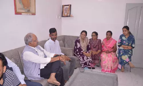 सांसद बृजमोहन अग्रवाल ने तीन भाजपा कार्यकर्ताओं को दी श्रद्धांजलि सांसद बृजमोहन अग्रवाल ने तीन भाजपा कार्यकर्ताओं को दी श्रद्धांजलि