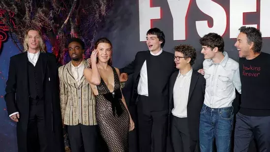 Stranger Things  के स्टार्स ने सीज़न्स को रैंक किया, फ़ाइनल सीज़न से पहले उनमें से सबसे ज़्यादा गड़बड़ वाले सीज़न्स को बताया